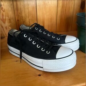 Converse platforms size 9